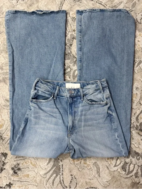 Mother The Hustler Roller Sneak Jeans in I Confess
Non Smoking/No Pets - Picture 6 of 12